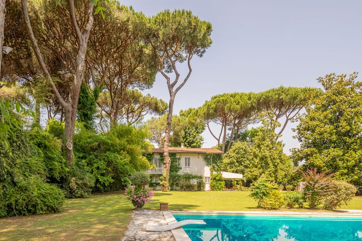 Villa With Park And Swimming Pool, Near The Sea - Viareggio