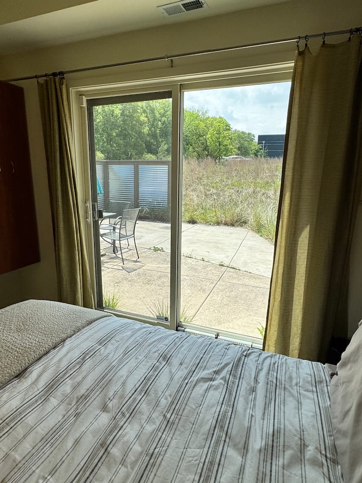 Porta scorrevole in vetro sul patio