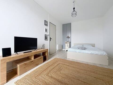 The free parking shelter