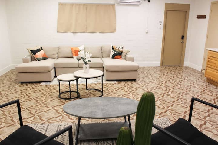 Spacious Guesthouse | 10 Min To State Farm Stadium - Glendale, AZ