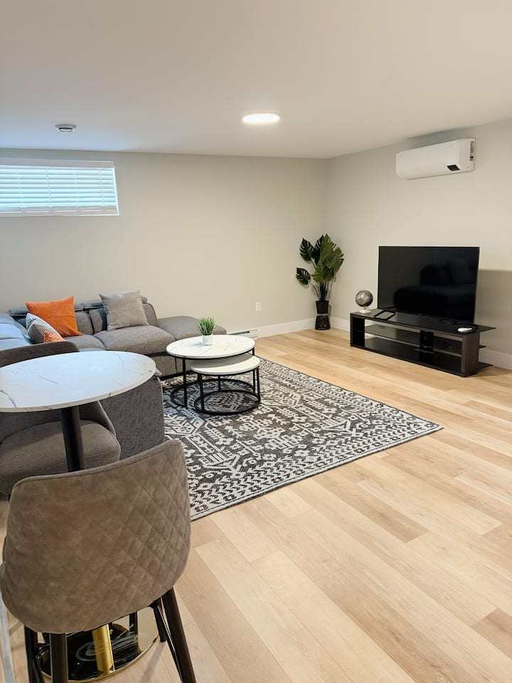 Home In Moncton - Moncton