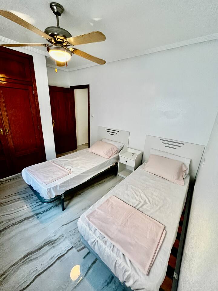 Schlafzimmer 2