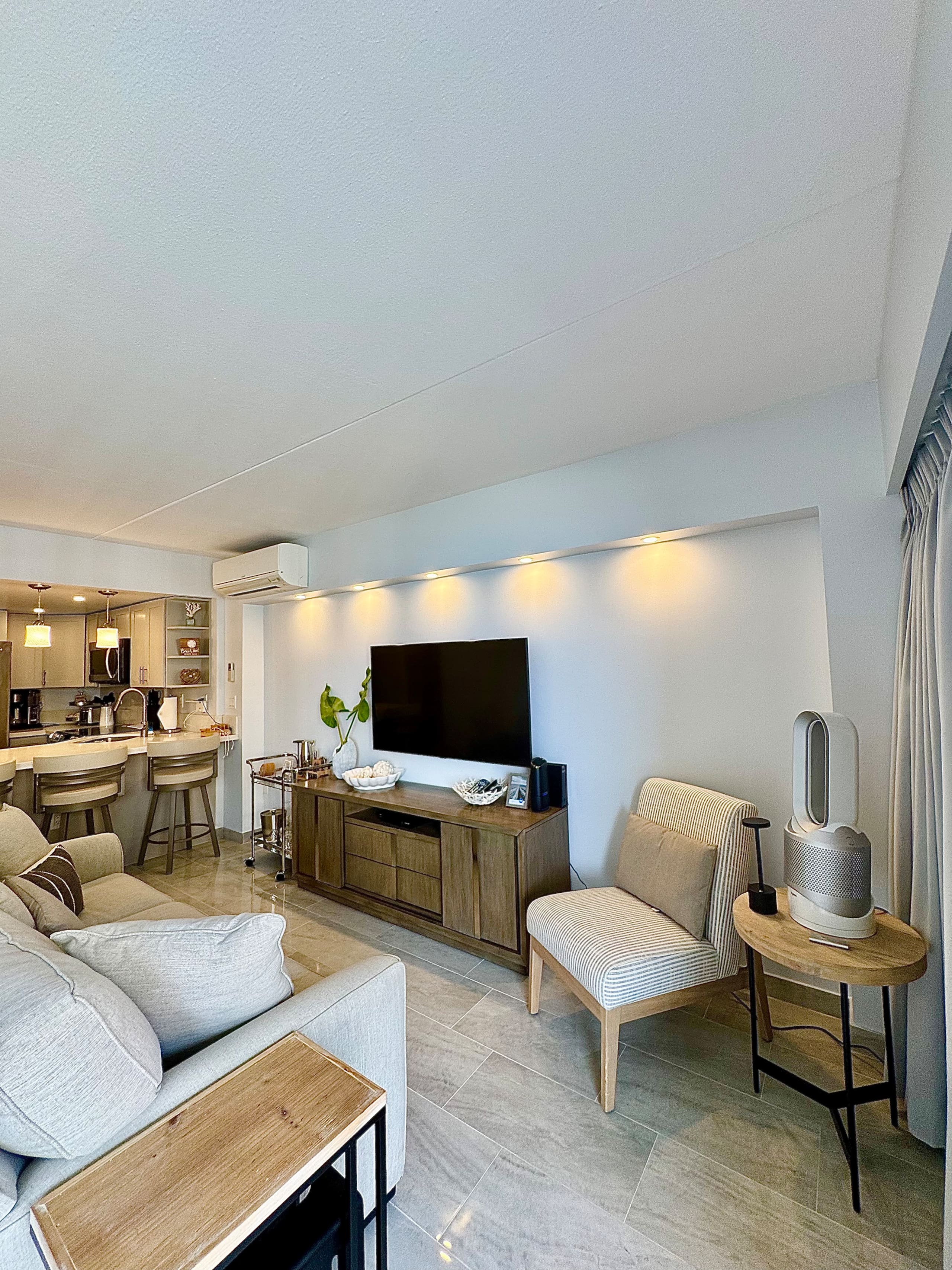 Oceanview-Luxurious Condo, free parking. - Image 8