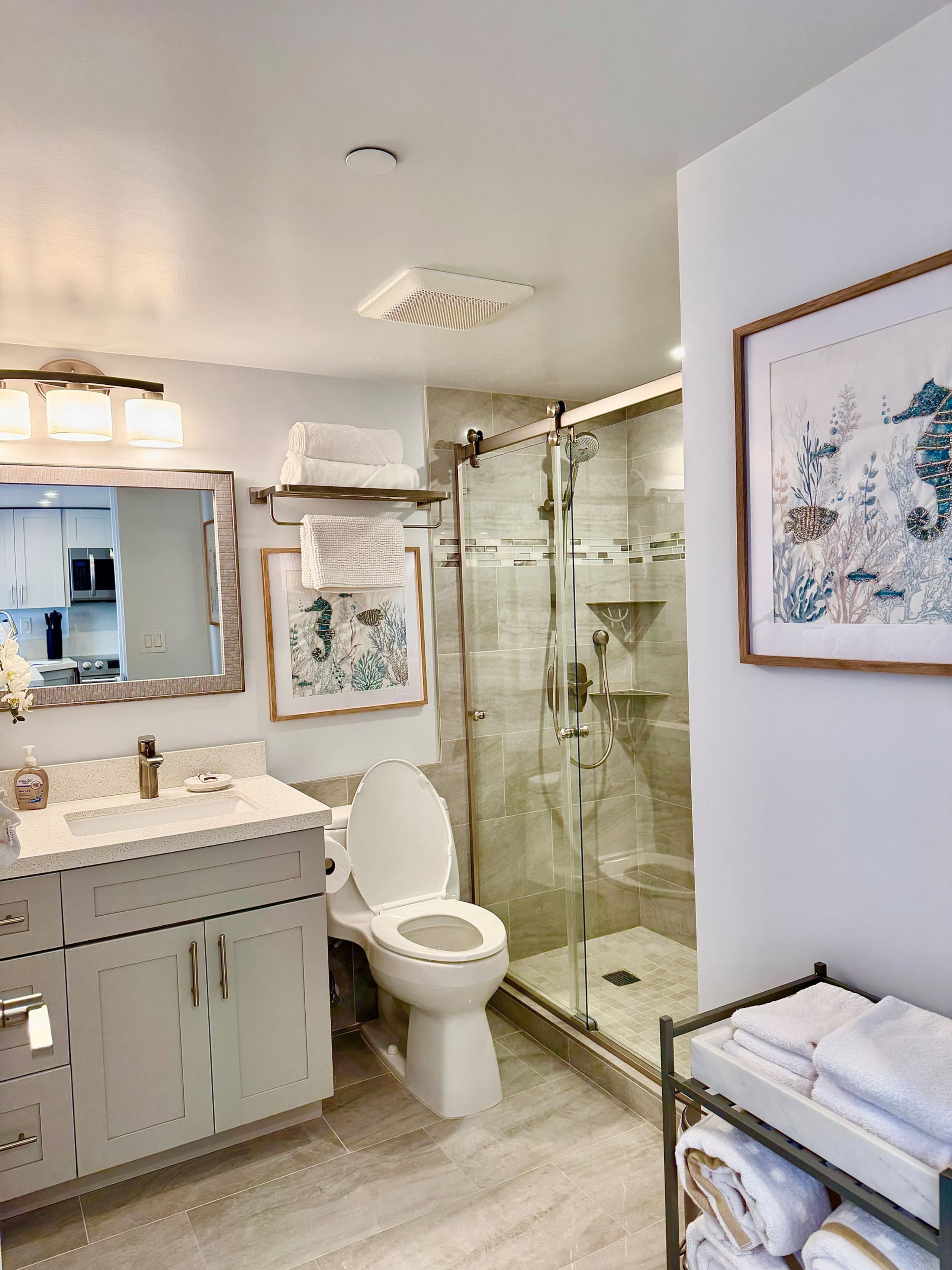 Oceanview-Luxurious Condo, free parking. - Image 40