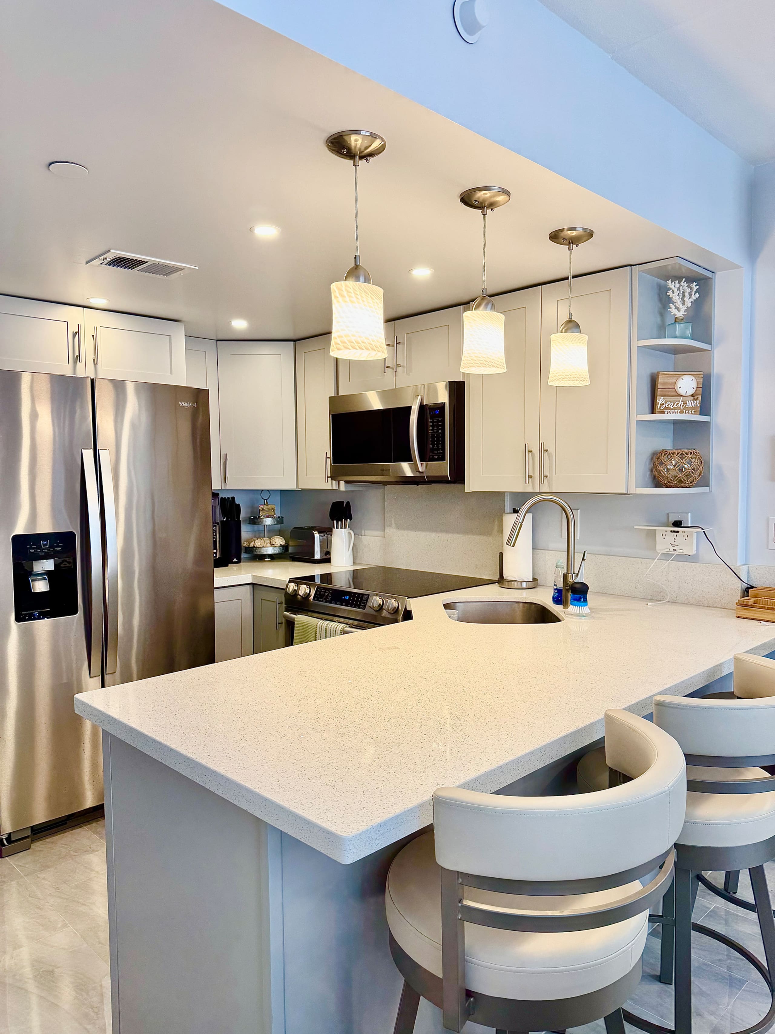 Oceanview-Luxurious Condo, free parking. - Image 20
