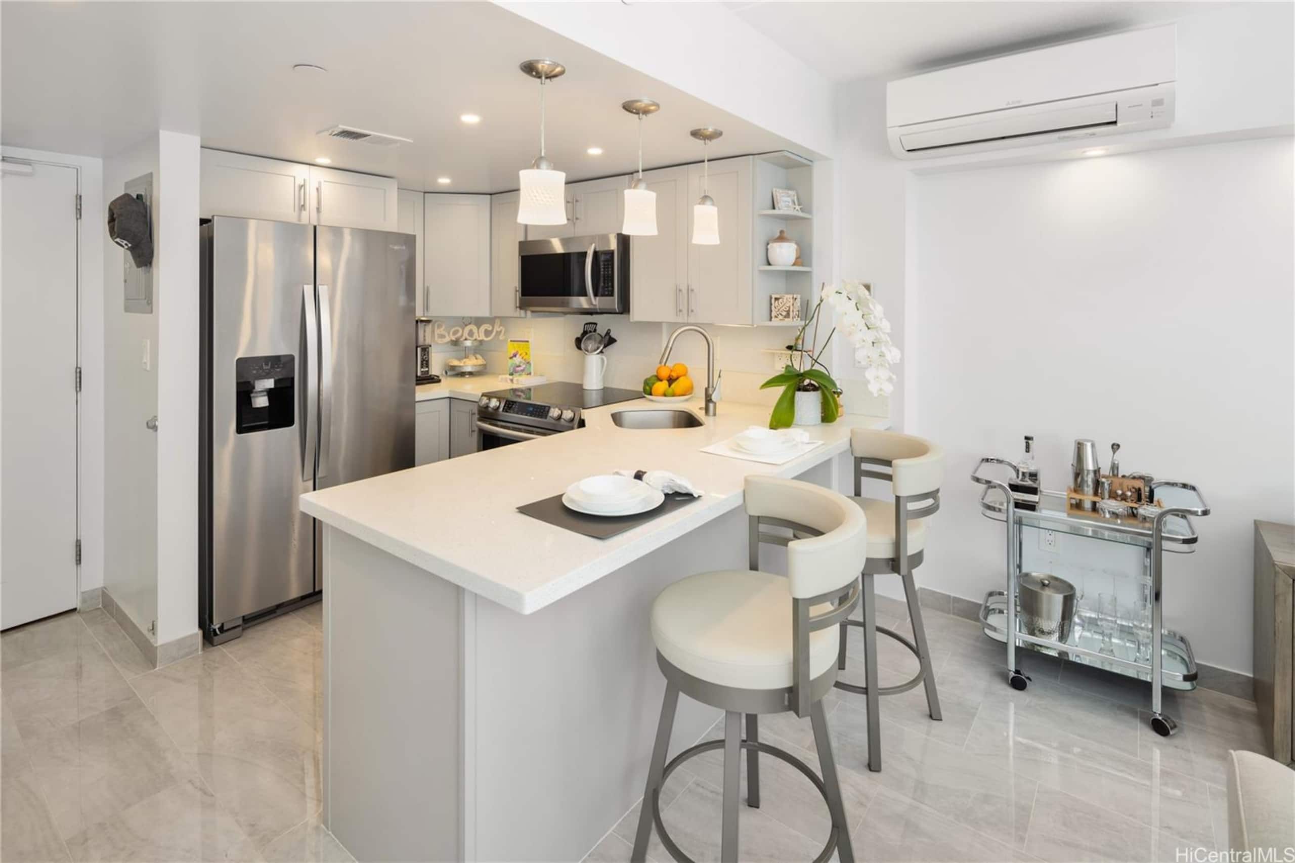 Oceanview-Luxurious Condo, free parking. - Image 28