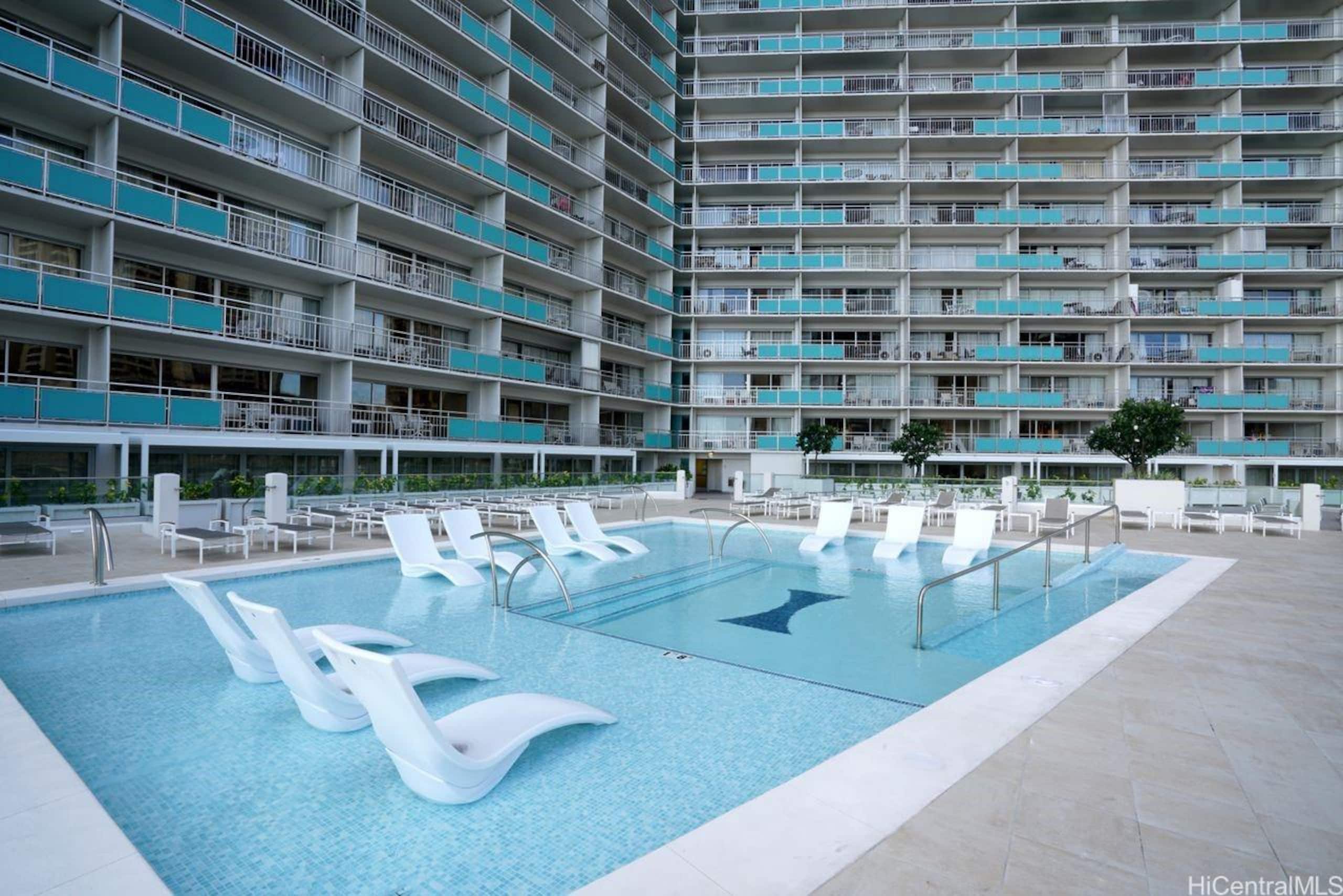 Oceanview-Luxurious Condo, free parking. - Image 79