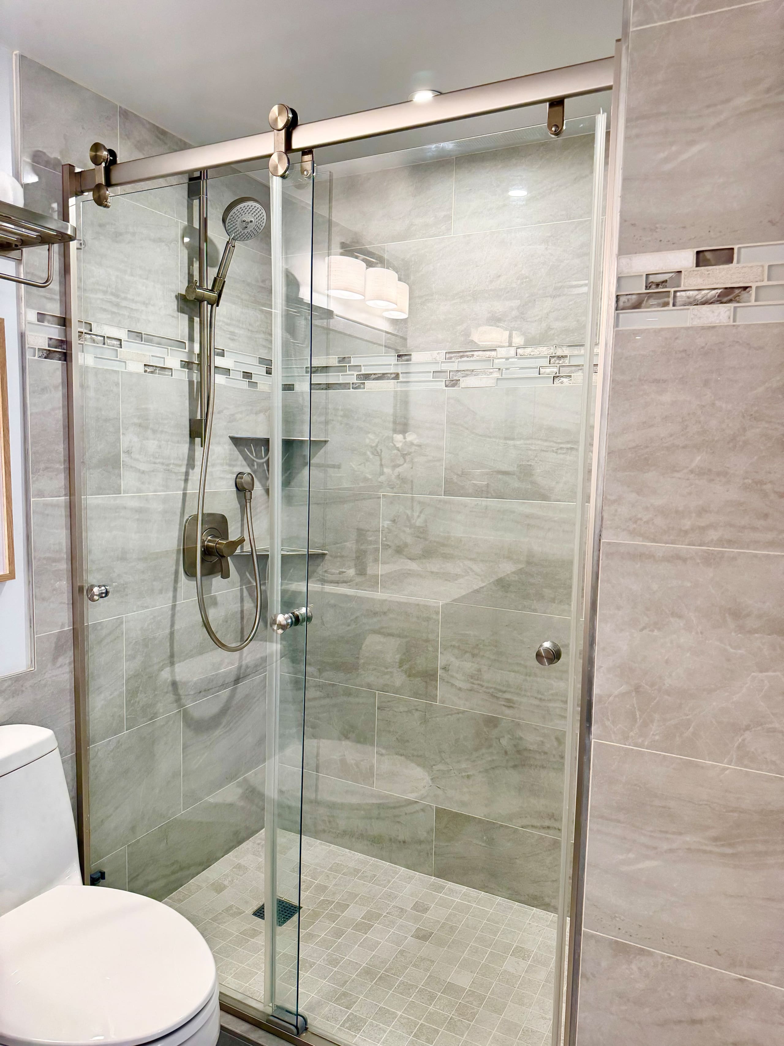 Oceanview-Luxurious Condo, free parking. - Image 36
