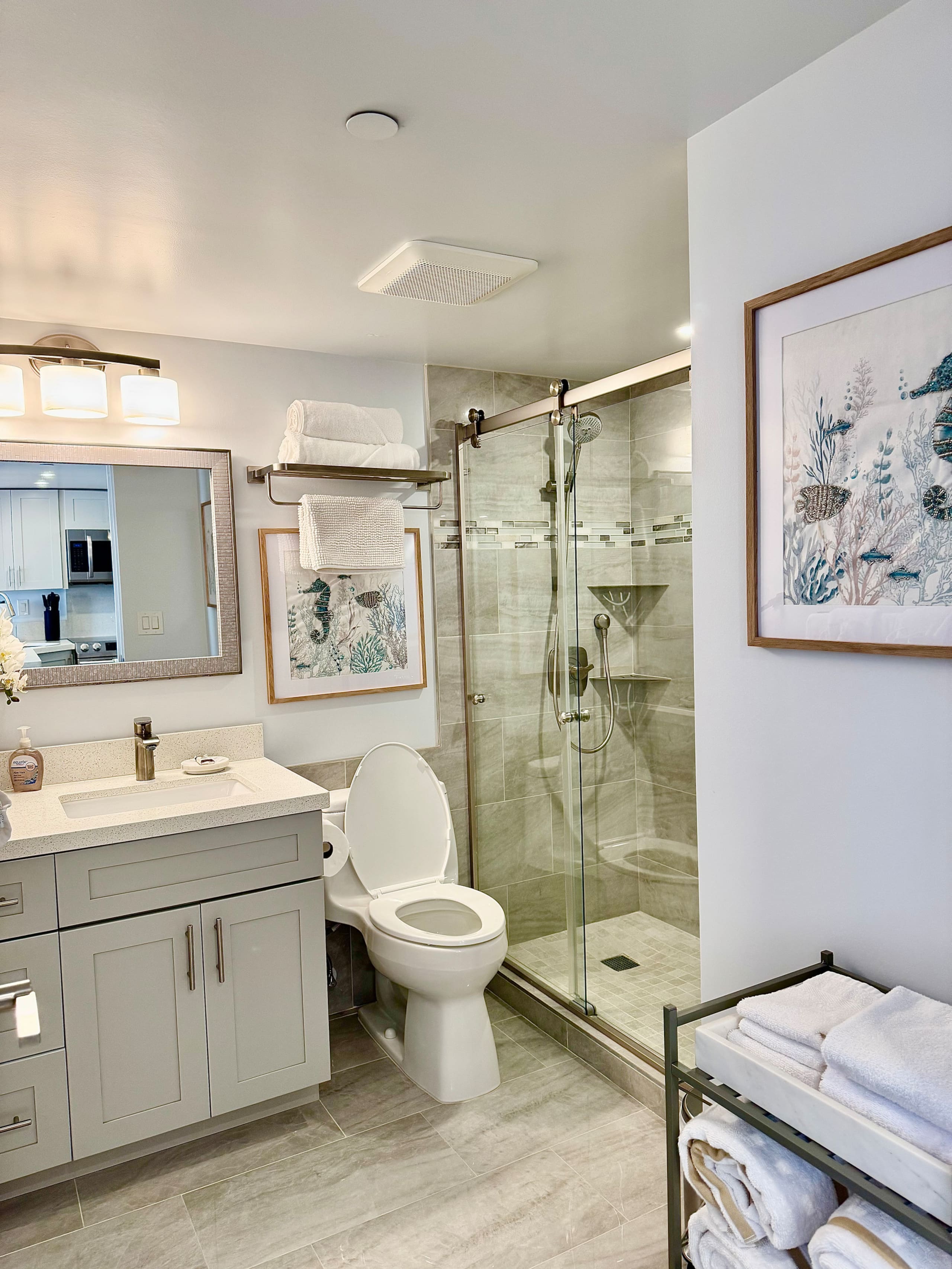 Oceanview-Luxurious Condo, free parking. - Image 41