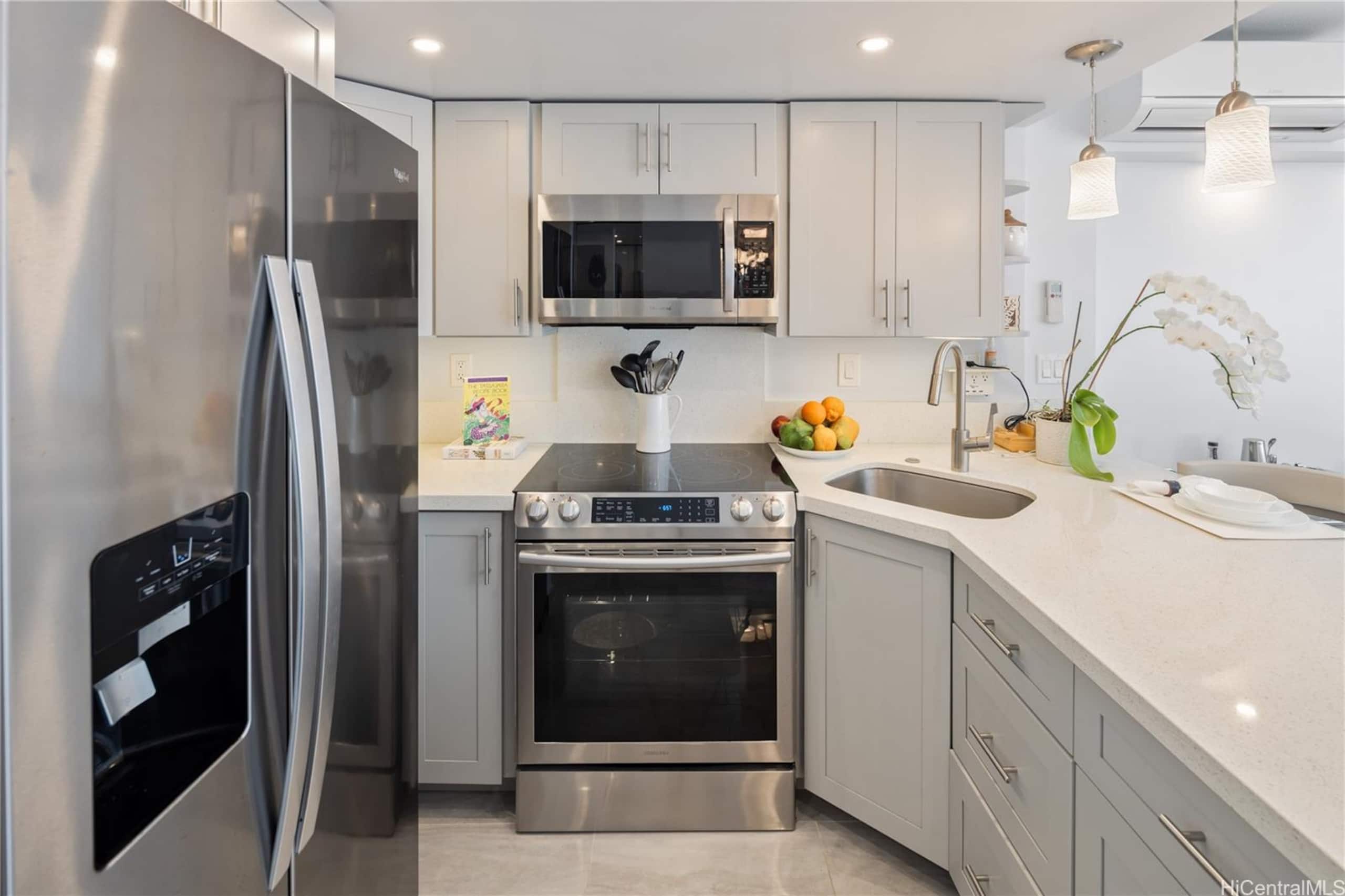 Oceanview-Luxurious Condo, free parking. - Image 27