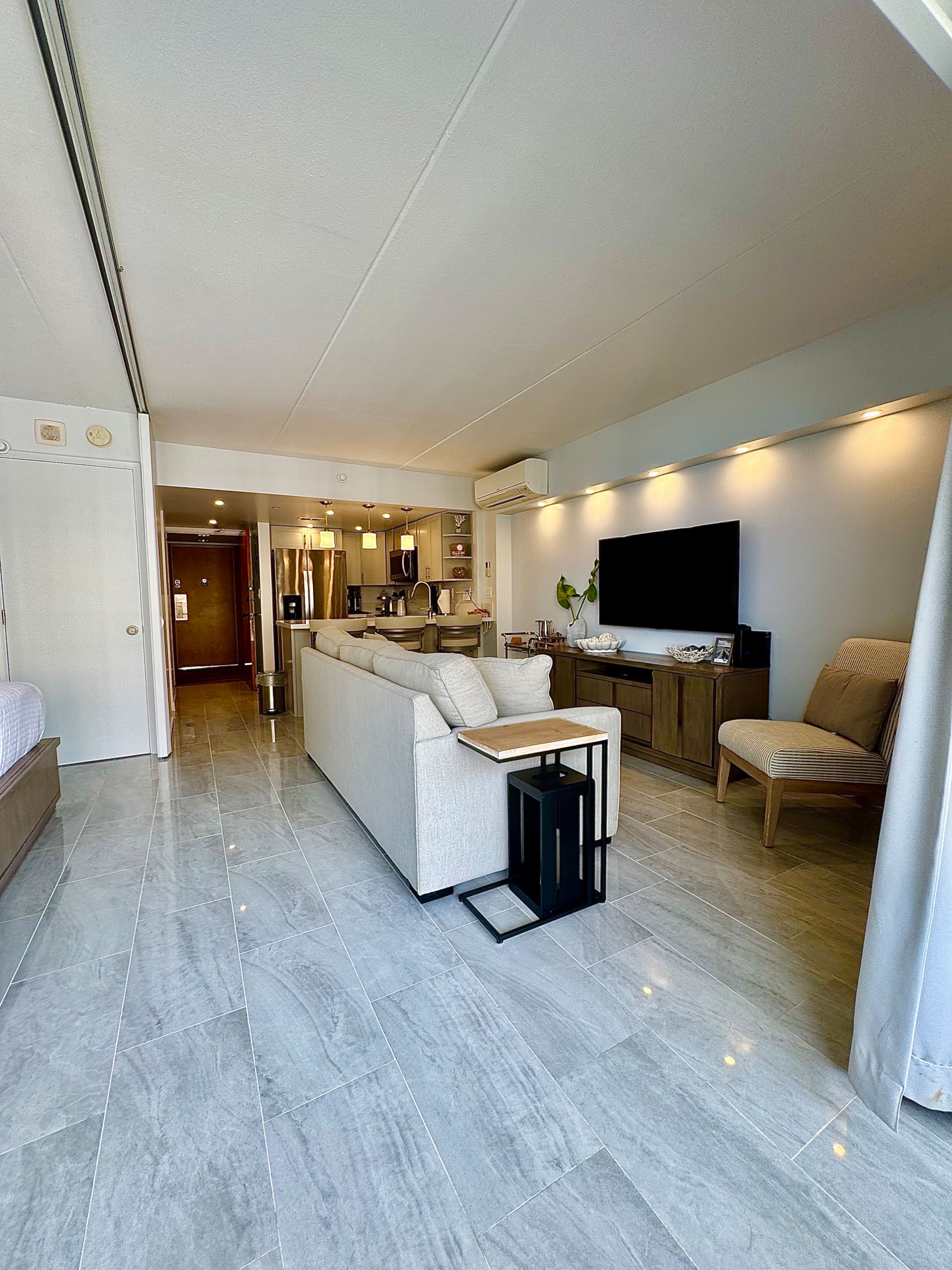 Oceanview-Luxurious Condo, free parking. - Image 11