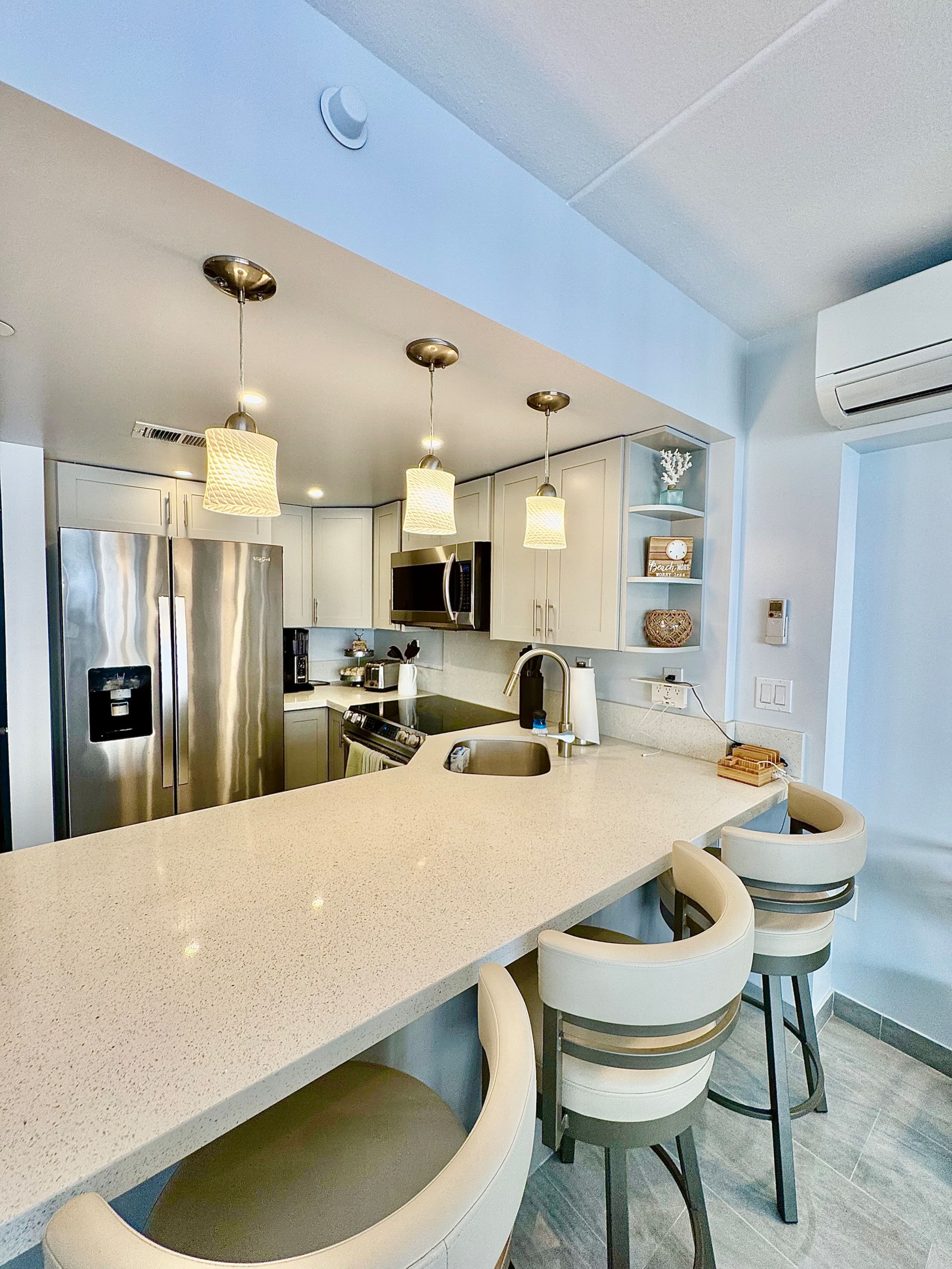 Oceanview-Luxurious Condo, free parking. - Image 18