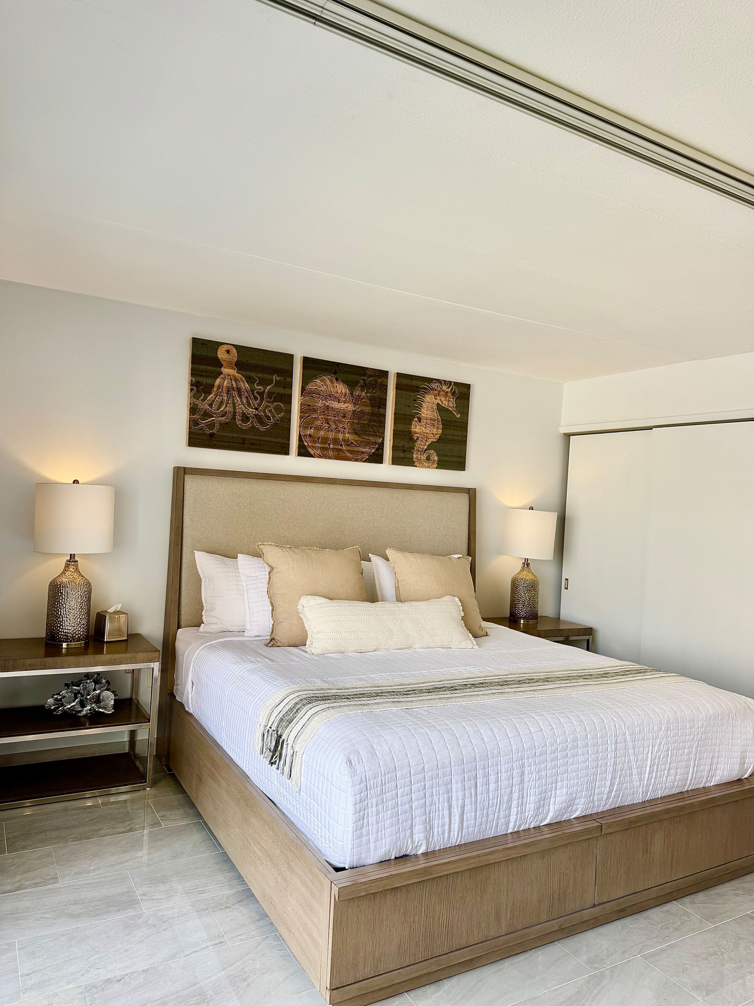 Oceanview-Luxurious Condo, free parking. - Image 33