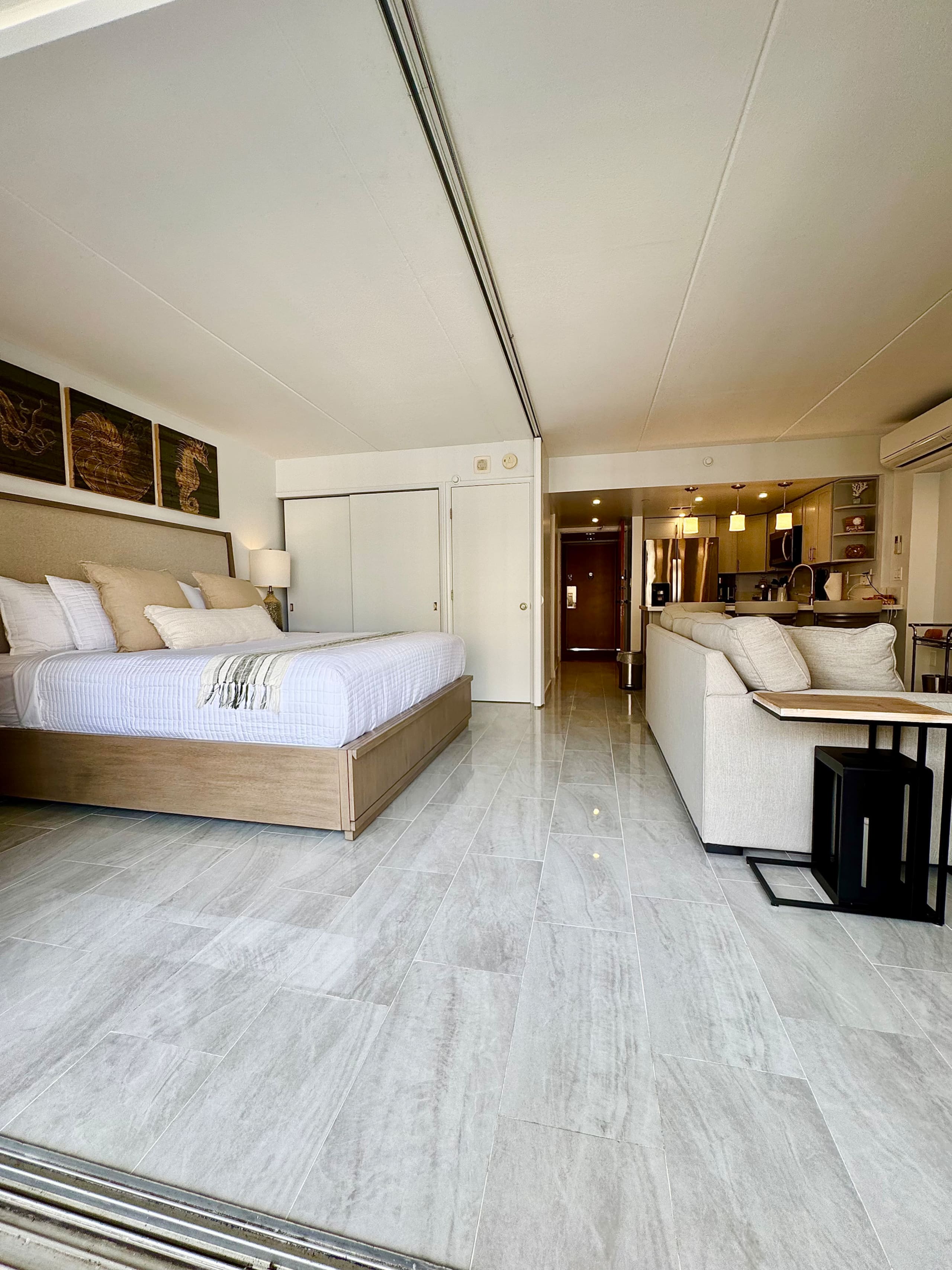 Oceanview-Luxurious Condo, free parking. - Image 31