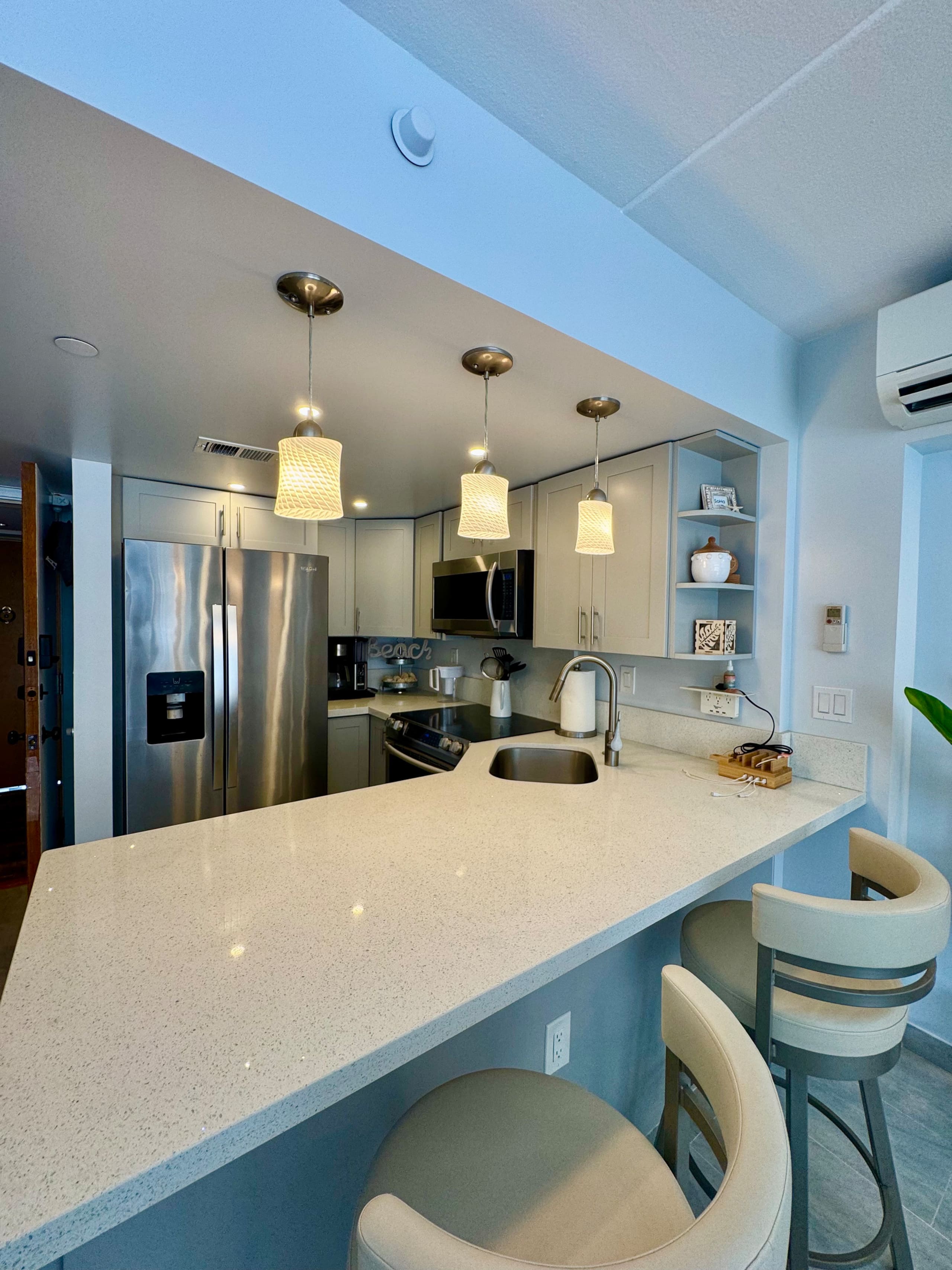 Oceanview-Luxurious Condo, free parking. - Image 15