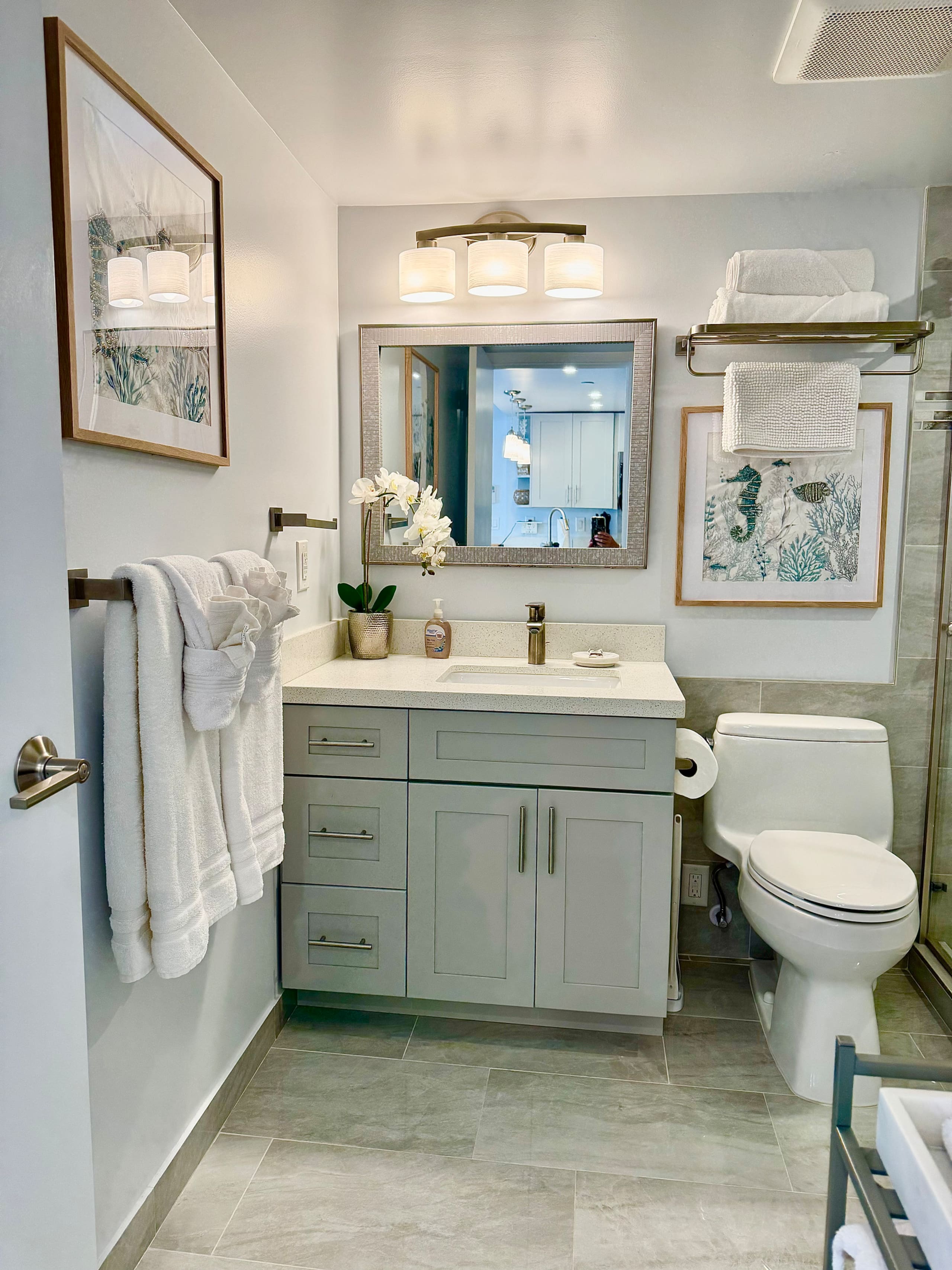 Oceanview-Luxurious Condo, free parking. - Image 39