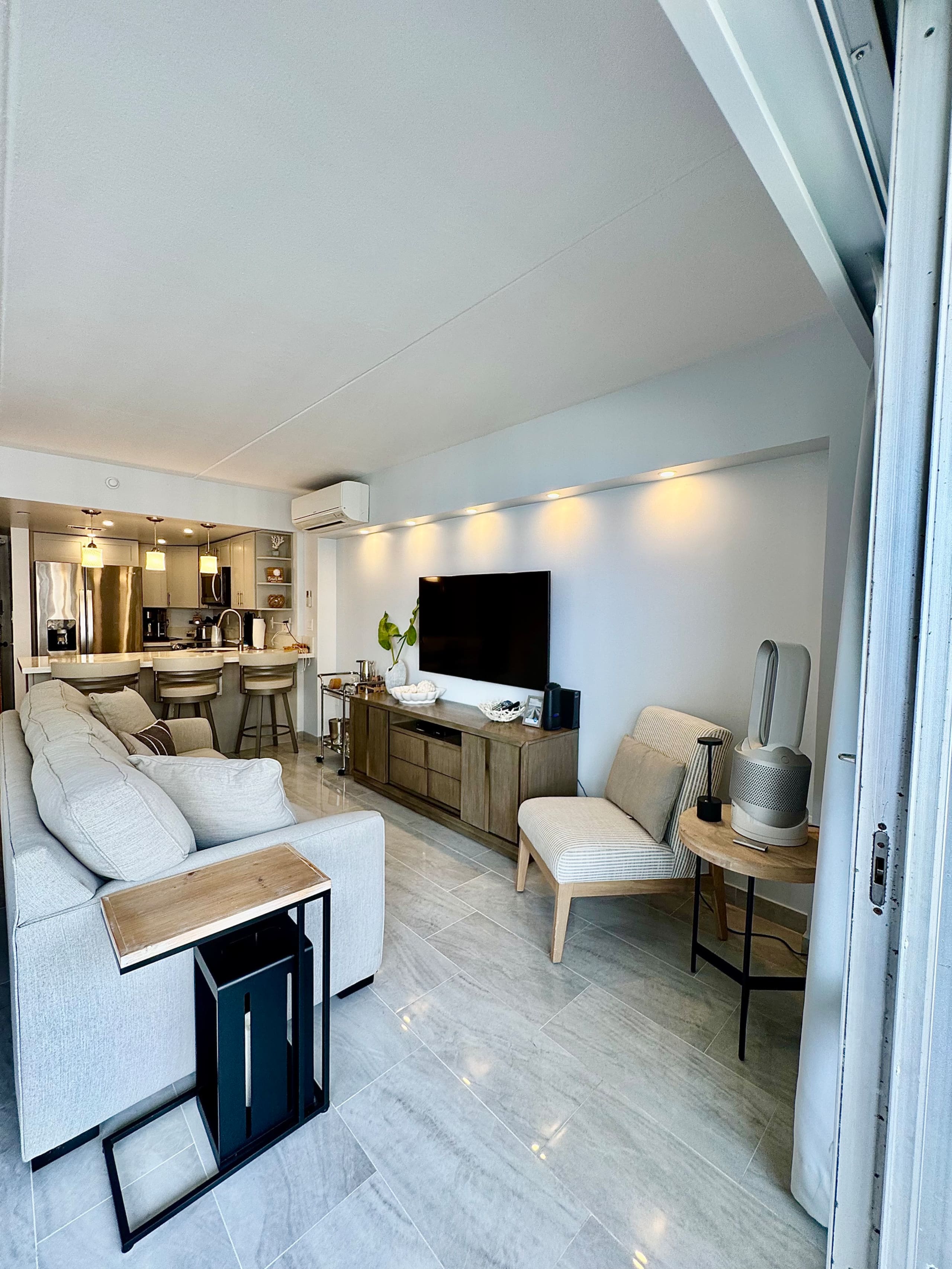 Oceanview-Luxurious Condo, free parking. - Image 13