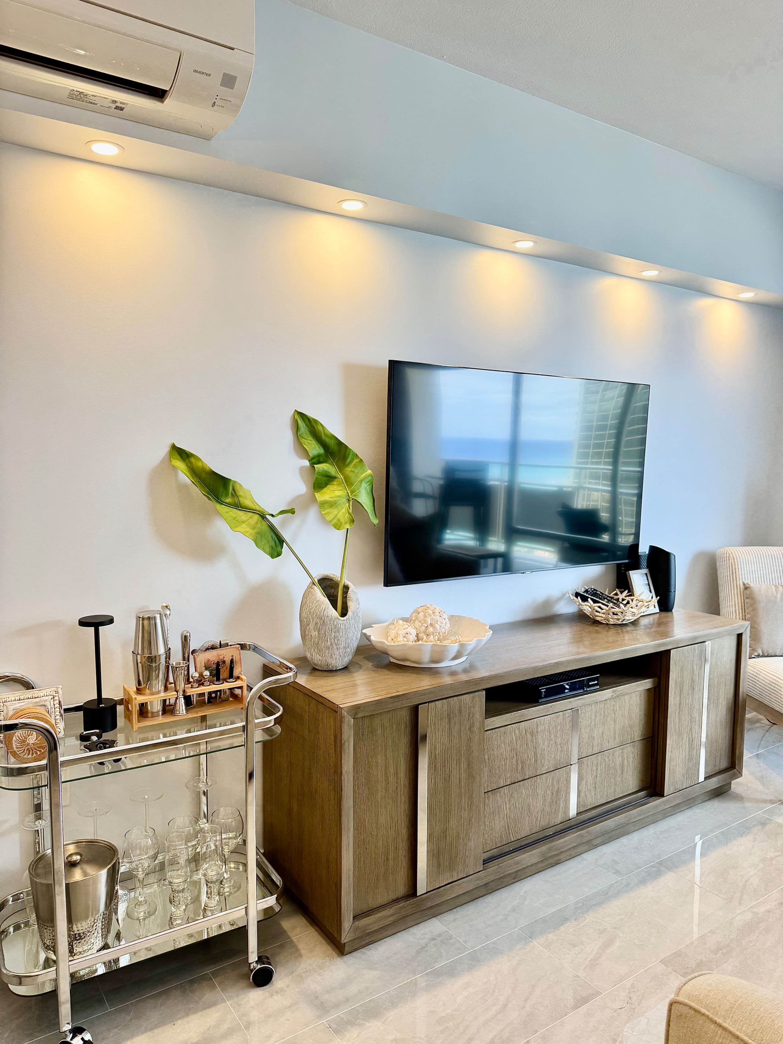 Oceanview-Luxurious Condo, free parking. - Image 14
