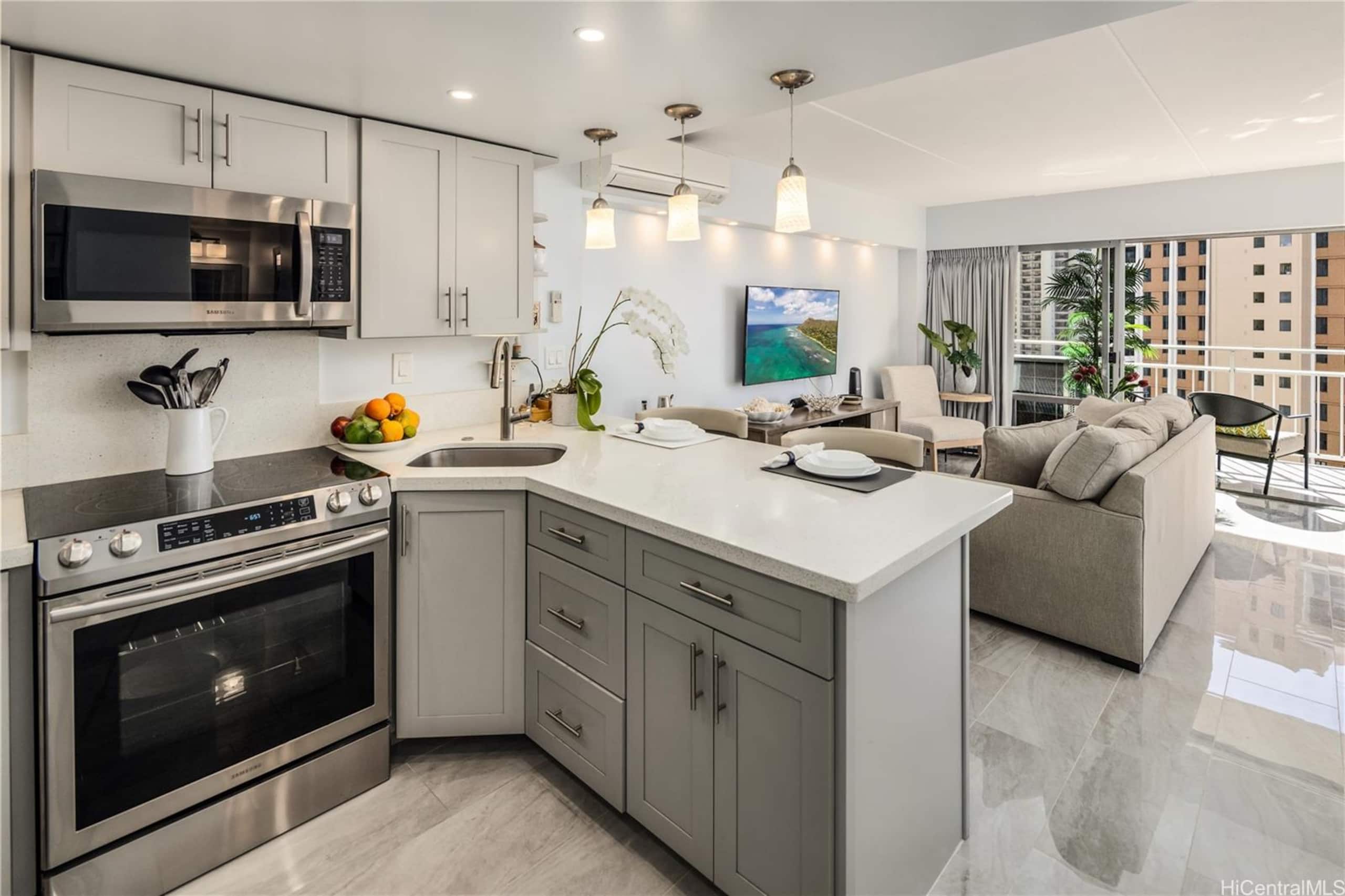 Oceanview-Luxurious Condo, free parking. - Image 29