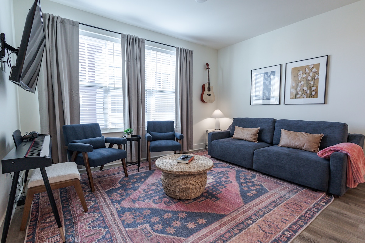 Top Airbnb: Verse & Vinyl Music City Retreat | Close to Broad! in Downtown
