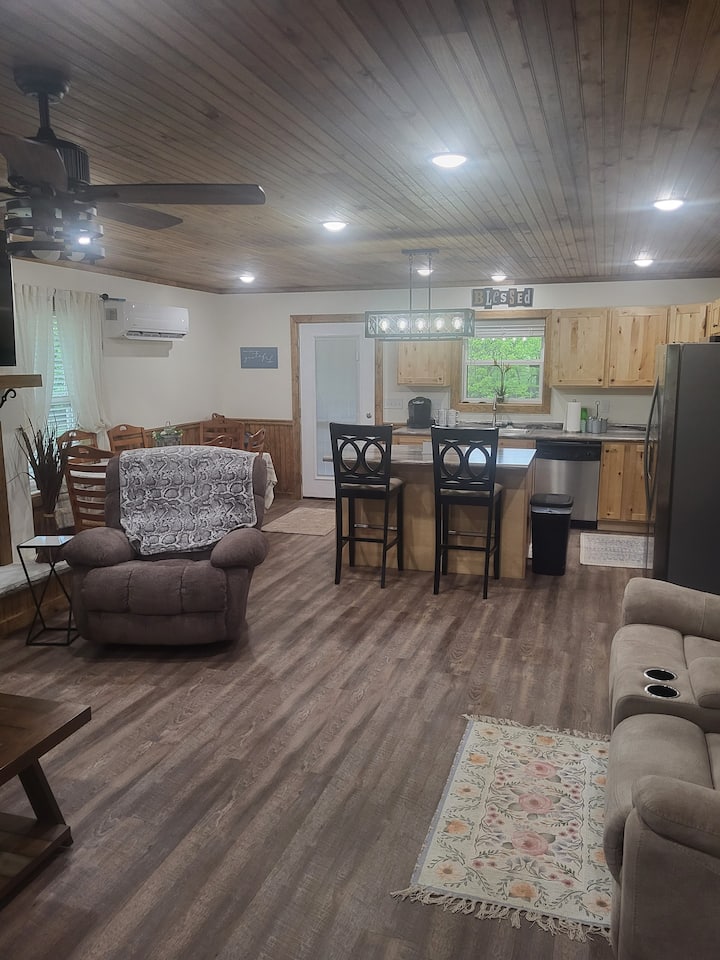 Garrett's Private Lake House With Horse Barn - Allardt, TN