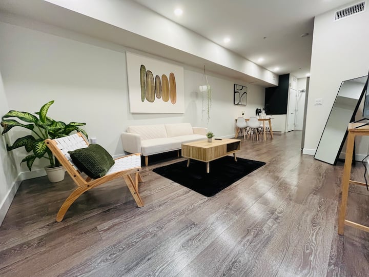 Gorgeous Condo | 2 Beds | Free Parking | No Fees - West Hollywood, CA