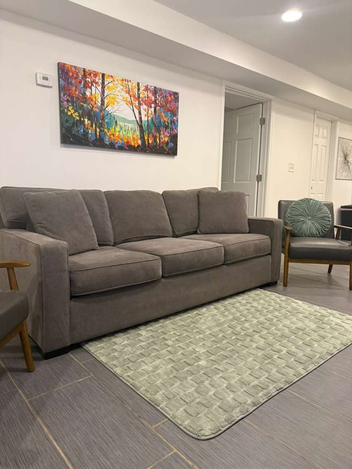 Bright 2 Bedroom On Quiet Street - Chicago, IL