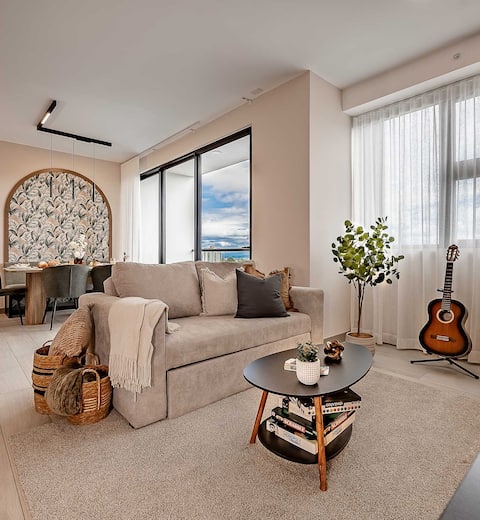 Urban Lux Stay w/ Mountain View w AC+Pool+Parking