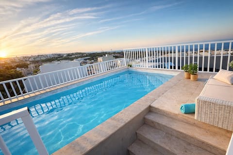 Penthouse | Private Pool & Sea Views