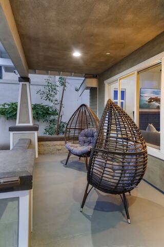 Gated Luxe 4BR By Hollywood Walk of Fame + Parking gallery image 4