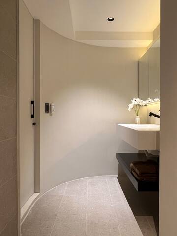 Newly Renovated｜101 View｜2BR｜3-min to MRT gallery image 3