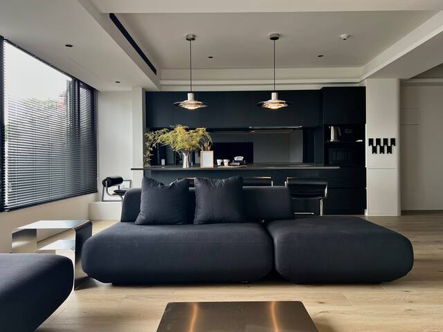 Newly Renovated｜101 View｜2BR｜3-min to MRT gallery image 4