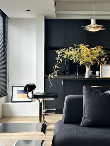 Newly Renovated｜101 View｜2BR｜3-min to MRT gallery image 5