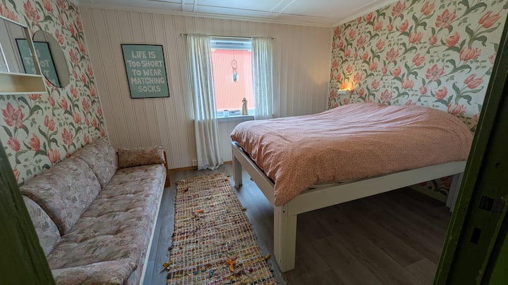 V spálňach bude niekoľko preskupených lôžok. Od 20. mája tu bude väčšia manželská posteľ. Táto menšia dvojlôžková posteľ pôjde do ružovej izby. 