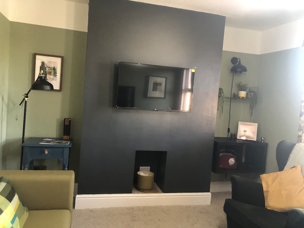 Popular Airbnb listing: High view, great location with parking in Warrington