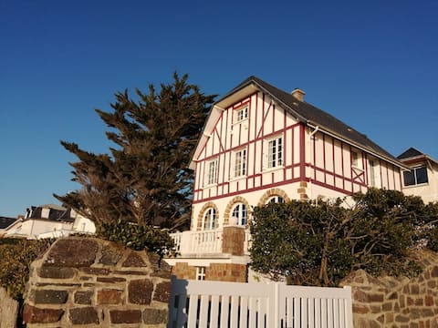 Villa Les Lutins, direct beach access, sleeps 11