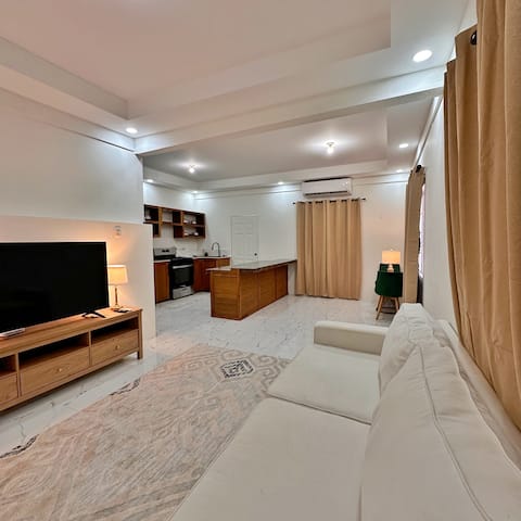 Entire Cozy Luxe House - 3 Bd/ 3 Bath