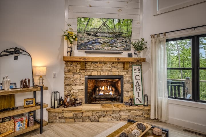 Couples Retreat-jacuzzi-fireplace-resort Amenities - Ellijay, GA