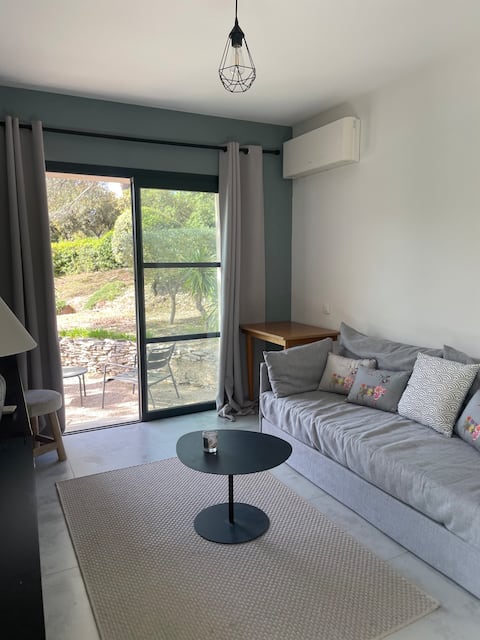 Annonce Airbnb populaire: Les Pins Penchés à Villeneuve Lès Avignon