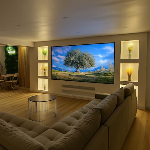 La Casalova
Hot Tub Haven with Big Screen
