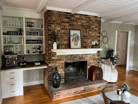 Top performing Airbnb: Hot Tub Haven - 5 Mins to WFU in Winston Salem