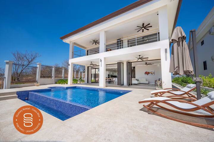 Flamingo Next to the Beach Villa Mauka