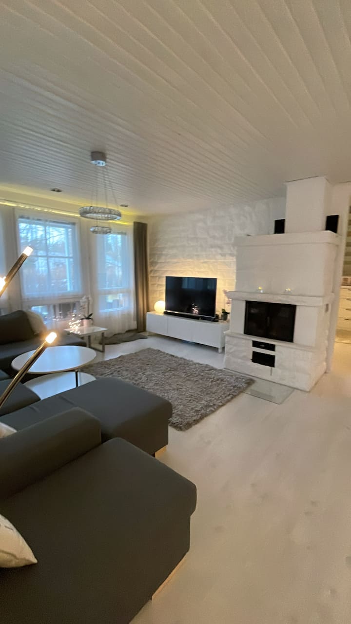 Omakotitalo Porealtaalla - Kerava