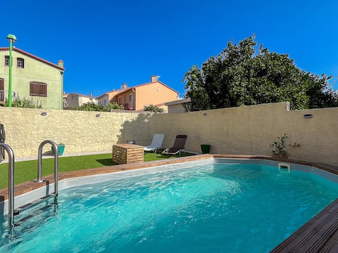 Large quiet house with pool