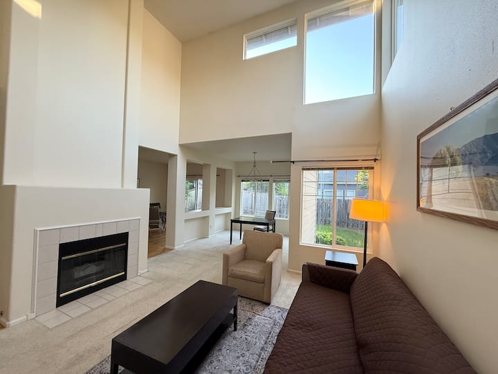 Modern House / Fully Fenced Yard/ Garage - Issaquah, WA