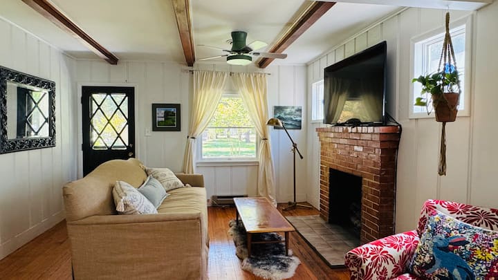 Cove Point Beach Bungalow - Calvert Cliffs State Park, Lusby