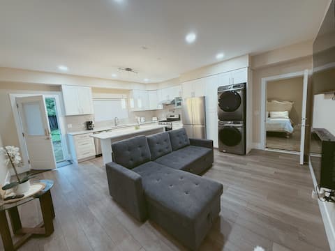 Top performing Airbnb: Bright 1BR+Sofa Bed | Central Surrey Stay in Fleetwood