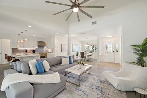Successful Airbnb property: Palm Breeze Oasis- Heated Pool-3BR/3BA-Near AMI in Bradenton