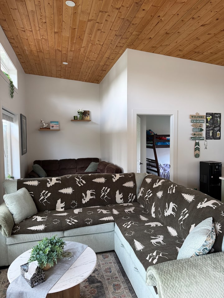 All-season Lakefront Escape At Buffalo Pound Lake - Saskatchewan