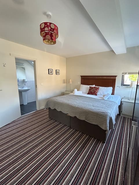 11 The Avenue Holiday Village free parking